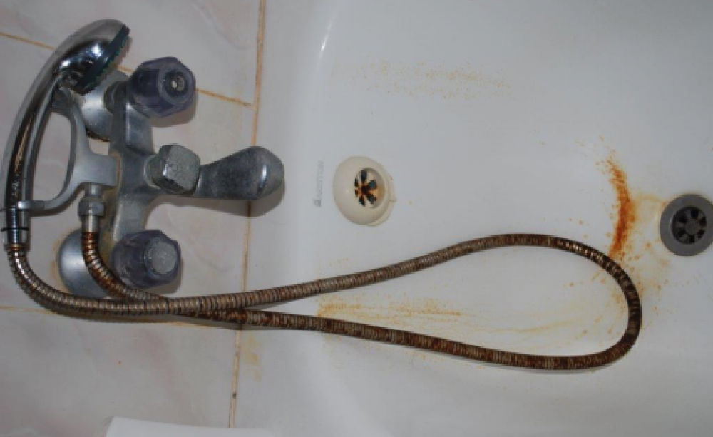 A dry bath in Gaza, where clean water is an increasingly unaffordable luxury. Photo: Charlie Andreasson.