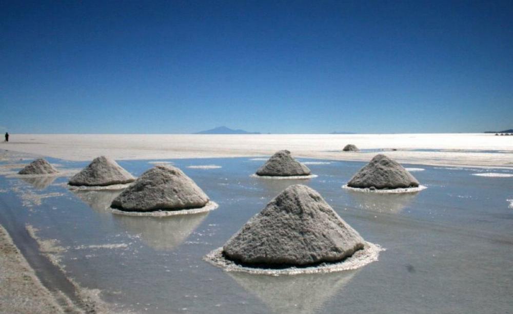 Salar de Uyuni: lithium-rich salt piled up by miners for sale. Photo: Hank via Flickr (CC BY-NC-SA).
