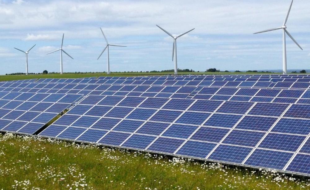 The future is clean, inexpensive and renewable - if only the government can get over its nuclear obsession. Westmill Solar Park, with wind turbines behind. Photo: Richard Peat via Flickr (CC BY-NC-ND).