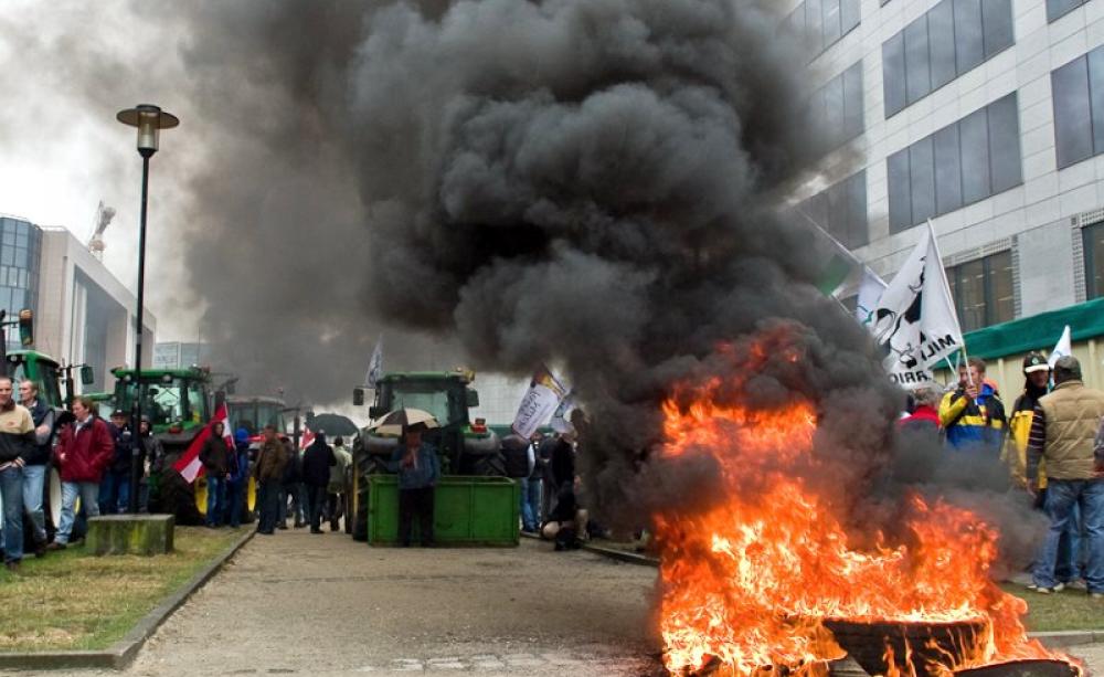 Dairy farmers protest in Brussels, October 2009. Photo: Teemu Mäntynen via Flickr (CC BY-SA).