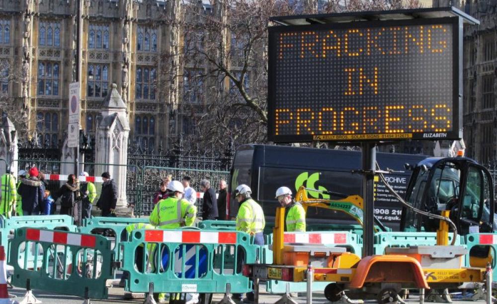 Greenpeace's 100% subsidiary Frack'n'go! sets up its rig in Parliament Square beneath the windows of the House of Commons, 9th February 2016. Photo: DAVID HOLT via Flickr (CC BY).