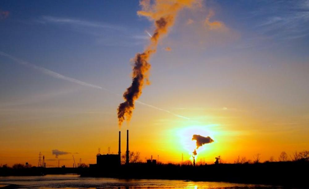 Sunset years ... power plant and Exxon Mobil oil refinery in Joliet, Illinois. Photo: Greg Wass via Flickr (CC BY-NC-SA).