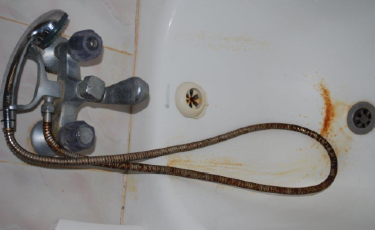 A dry bath in Gaza, where clean water is an increasingly unaffordable luxury. Photo: Charlie Andreasson.