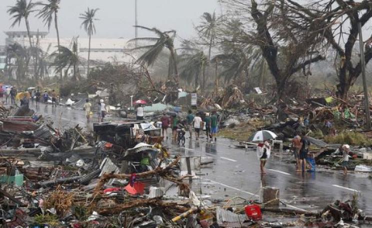 Typhoon Haiyan - the aftermath, 10th November 2013. Photo: Reuters / Erik De Castro via Mans Unides / Flickr.