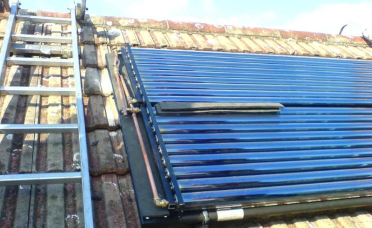 Solar heating evacuated tubes being installed on a roof in Thorton Heath, England. Photo: szczel via Flickr (CC BY-NC-SA).