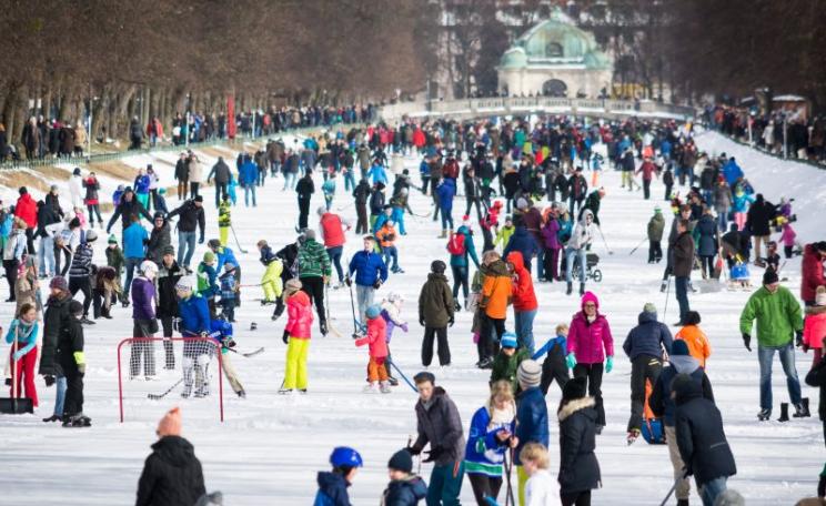 A new study shows that 996 out of every 1,000 Germans have measurable levels of the herbicide glyphosate in their blood. Skaters on the Nymphenburg Kanal. Neuhausen, Germany. Photo: Christian Mönnig via Flickr (CC NY-C-SA).