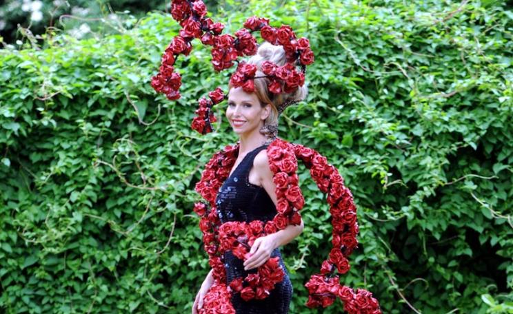 Wildlife Presenter Anneka Svenska is wearing the largest hat in racing history at Royal Ascot today.